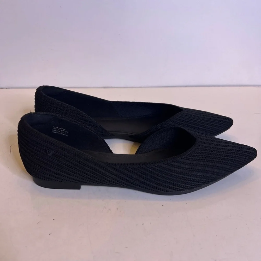 - Women's Black Flats